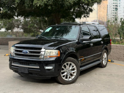 Ford Expedition Limited 2017 SUV de Preventas Carmexio, vista lateral mostrando detalles del vehículo y diseño exterior.