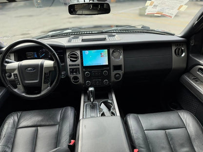 SUV Ford Expedition Limited 2017 de Preventas Carmexio, vista frontal mostrando el diseño exterior y faros delanteros
