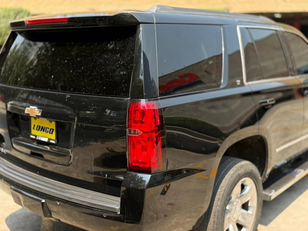 SUV Chevrolet Tahoe LT 2017 de Carmexio CDMX, vista lateral con puertas y llantas negras en buen estado