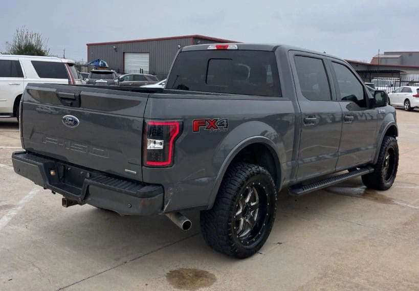 Camioneta Ford F150 XLT 2018 de Preventas Carmexio, vista lateral del pickup en color azul con detalles en plateado.