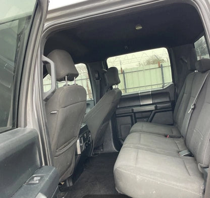 Camión Ford F150 XLT 2018 de preventas Carmexio, vista lateral del pickup en color azul oscuro.