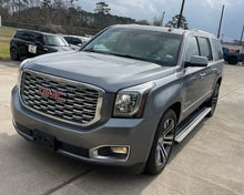 SUV GMC Yukon XL 2018 de Preventas Carmexio, vista lateral mostrando su diseño y tamaño amplio en color gris.
