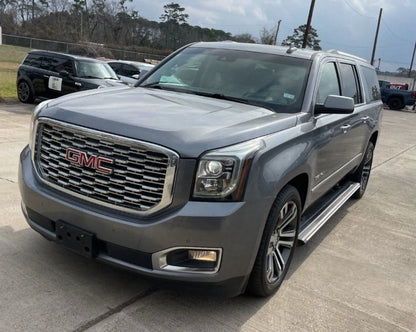 SUV GMC Yukon XL 2018 de Preventas Carmexio, vista lateral mostrando su diseño y tamaño amplio en color gris.