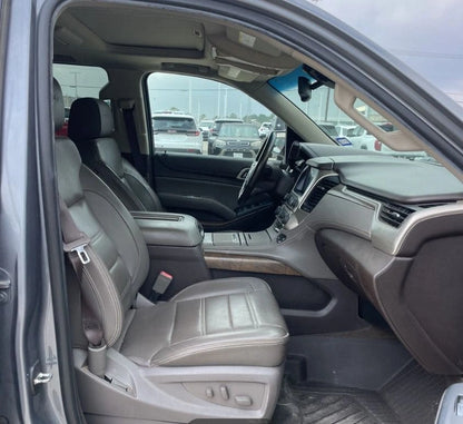 SUV GMC Yukon XL 2018 de Preventas Carmexio, vista lateral mostrando el vehículo en color plateado.