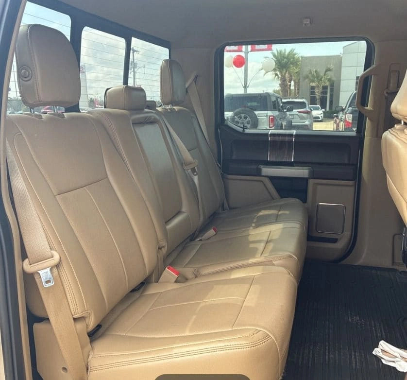 Camioneta pickup Ford F150 Lariat 2018 de Preventas Carmexio, vista lateral con detalles exteriores y llantas.