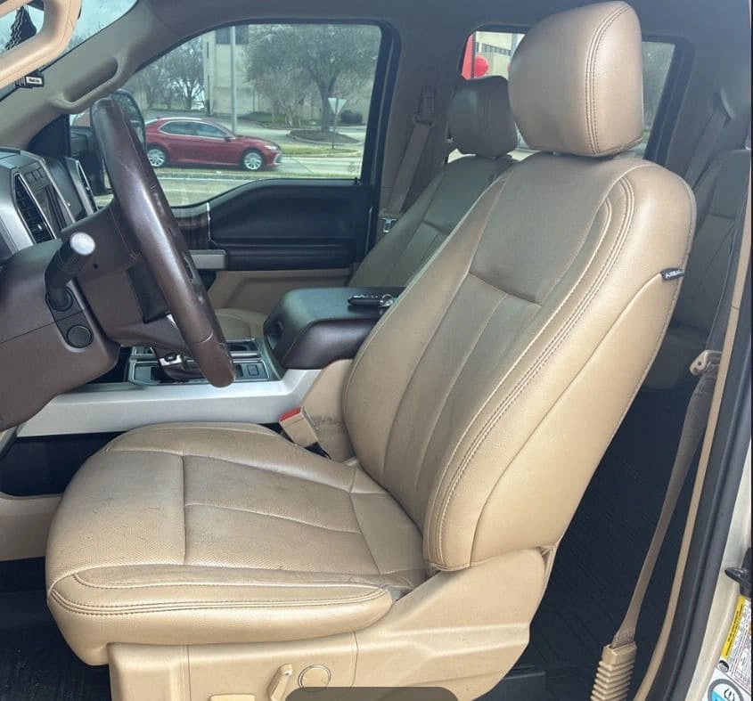 Camión Ford F150 Lariat 2018 de Preventas Carmexio, vista lateral del pickup en color negro sobre fondo neutro.