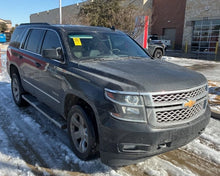 SUV Chevrolet Tahoe LT 2017 de Preventas Carmexio, vista frontal mostrando el diseño y detalles del vehículo.