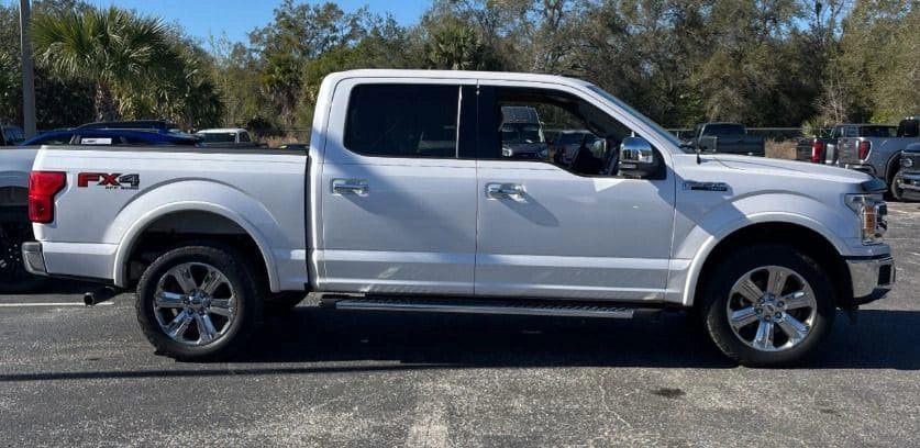Camioneta Ford F150 Lariat 2018 de Preventas Carmexio, imagen de un pickup en color azul en una carretera.