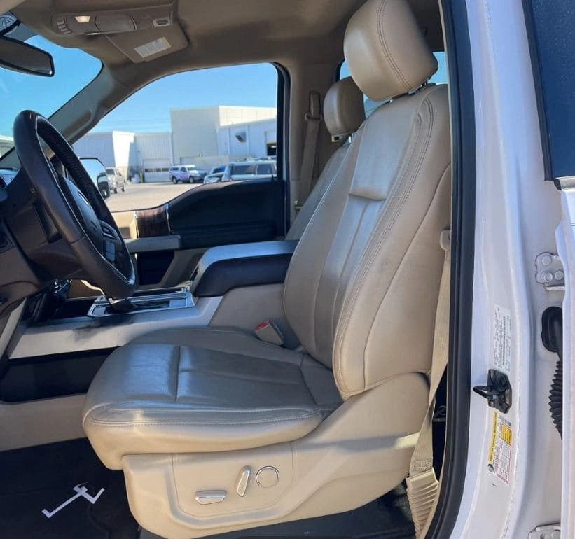 Camioneta Ford F150 Lariat 2018 de Preventas Carmexio, vista lateral con detalles del diseño y color azul oscuro.