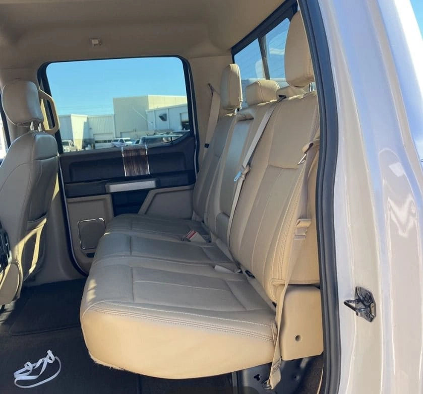 Camioneta Ford F150 Lariat 2018, pickup de Preventas Carmexio, vista lateral mostrando el diseño y detalles del vehículo.