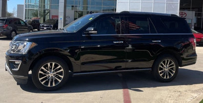 SUV Ford Expedition Limited 2018 de Preventas Carmexio, vista frontal con detalles del diseño y faros.