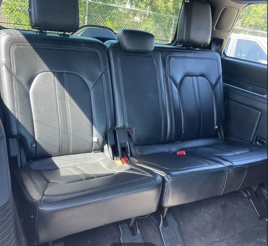 Imagen de una Ford Expedition Limited 2018 SUV de Preventas Carmexio, mostrando su diseño exterior y detalles del vehículo.