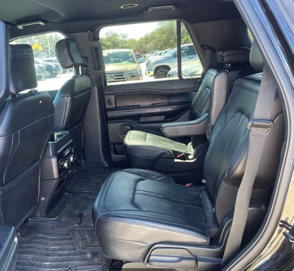 Imagen de un SUV Ford Expedition Limited 2018 de Preventas Carmexio, resaltando su diseño exterior y detalles del vehículo.