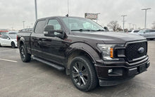 Camioneta Ford F150 XLT 2018 de Preventas Carmexio, vista frontal del pickup en color azul con detalles en plata.