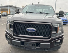 Camión pickup Ford F150 XLT 2018 de Preventas Carmexio, vista lateral mostrando la cabina y la carrocería en color azul.