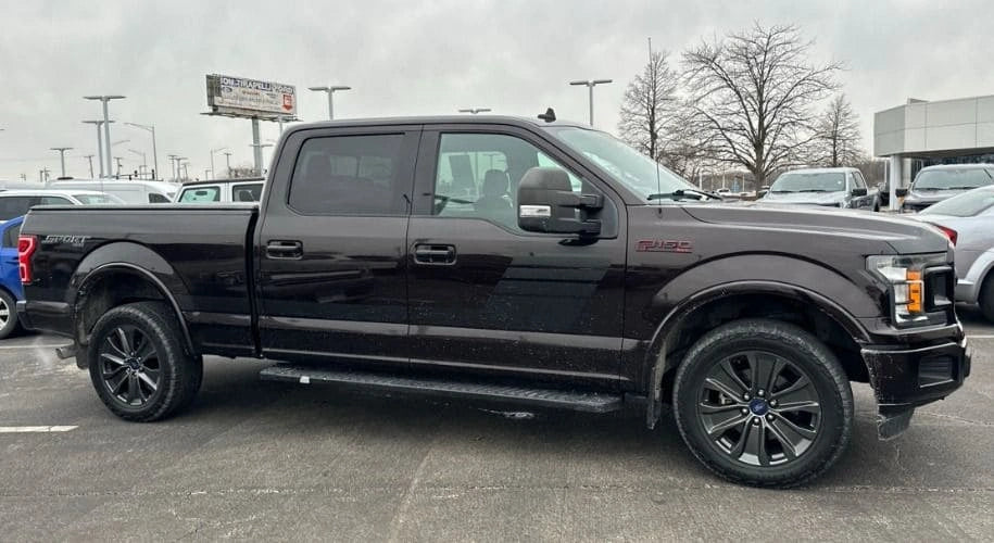 Camión Ford F150 XLT 2018 de Preventas Carmexio, vista frontal del pickup en color azul con detalles del vehículo.