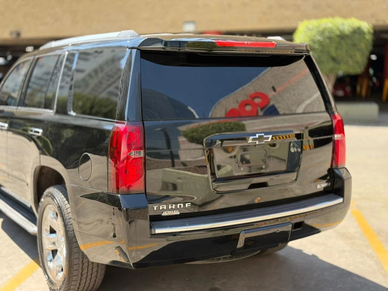 SUV Chevrolet Tahoe Premier 2017 de Preventas Carmexio, vista lateral con detalles del exterior y llantas.