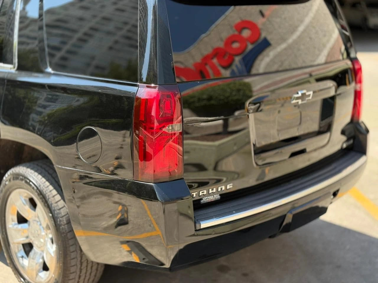 SUV Chevrolet Tahoe Premier 2017 de Preventas Carmexio, vista frontal del vehículo en color negro con detalles de lujo