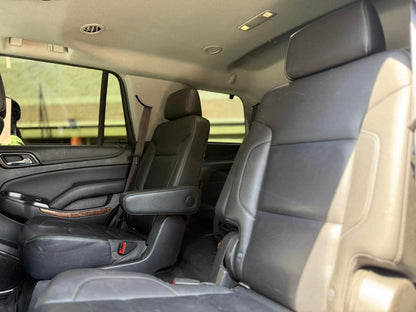 SUV Chevrolet Tahoe Premier 2017 de Preventas Carmexio, vista lateral mostrando el exterior en color plateado.