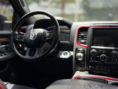 Camioneta Dodge RAM 1500 Rebel 4x4 2017 de Carmexio CDMX, vista lateral del pickup en buen estado.