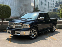 Camioneta Dodge RAM 1500 Laramie 2017 de Carmexio CDMX, vista lateral del pickup en color blanco.
