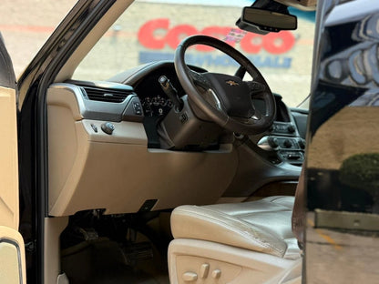 SUV Chevrolet Tahoe LT 2017 de Carmexio CDMX, vista lateral mostrando el diseño exterior y detalles del vehículo.