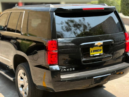 SUV Chevrolet Tahoe LT 2017 de Carmexio CDMX, vista frontal del vehículo en color plateado y detalles del diseño exterior.